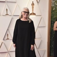 Jane Campion en la alfombra roja de los Oscar 2022