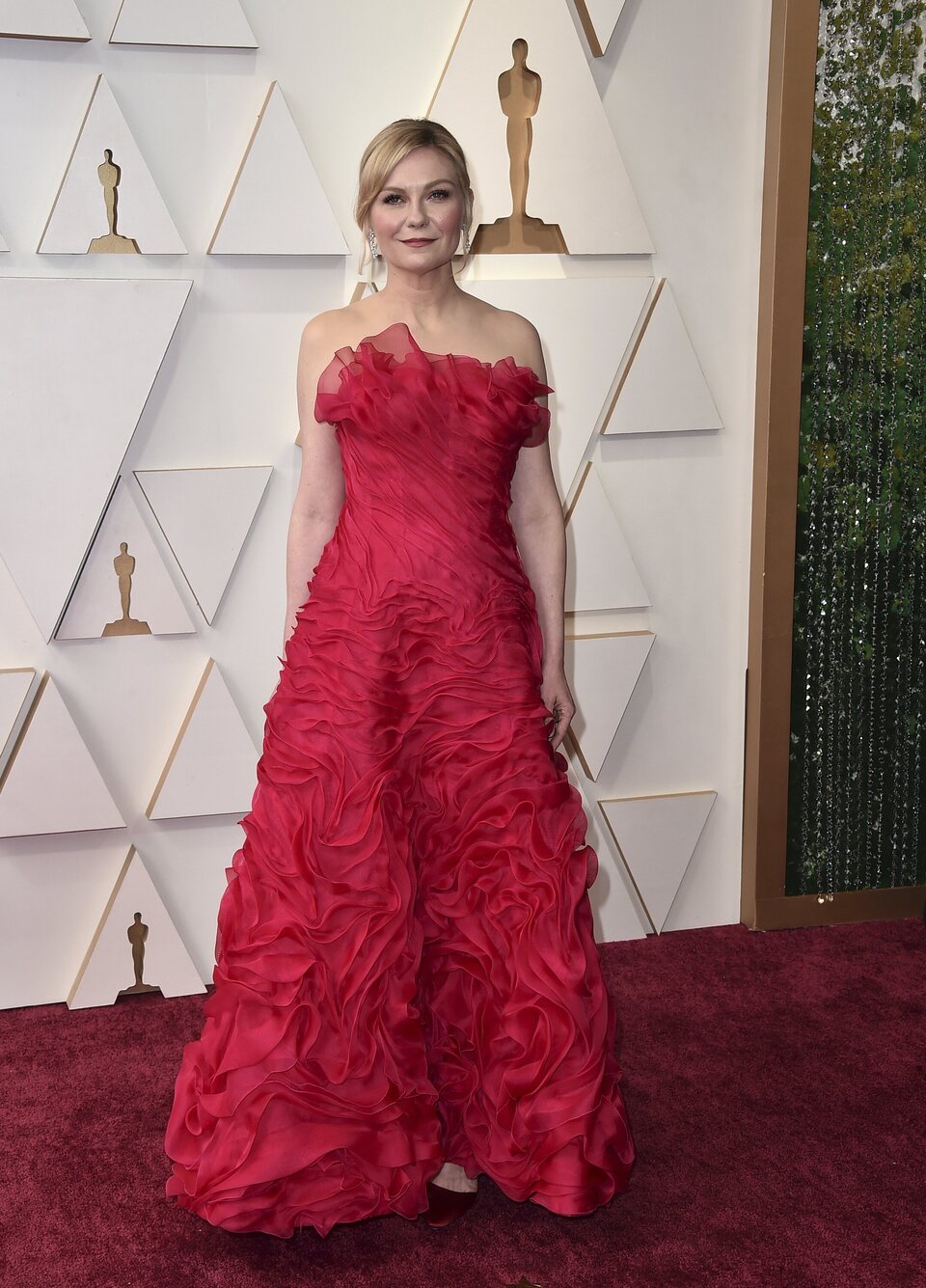 Kirsten Dunst en la alfombra roja de los Oscar 2022