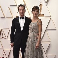 Benedict Cumberbatch y su mujer en la alfombra roja de los Oscar 2022