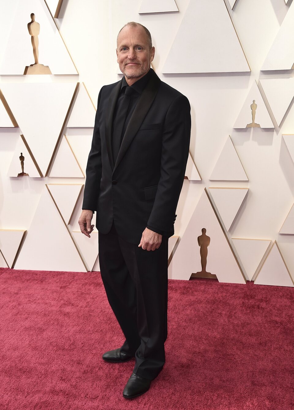 Woody Harrelson en la alfombra roja de los Oscar 2022