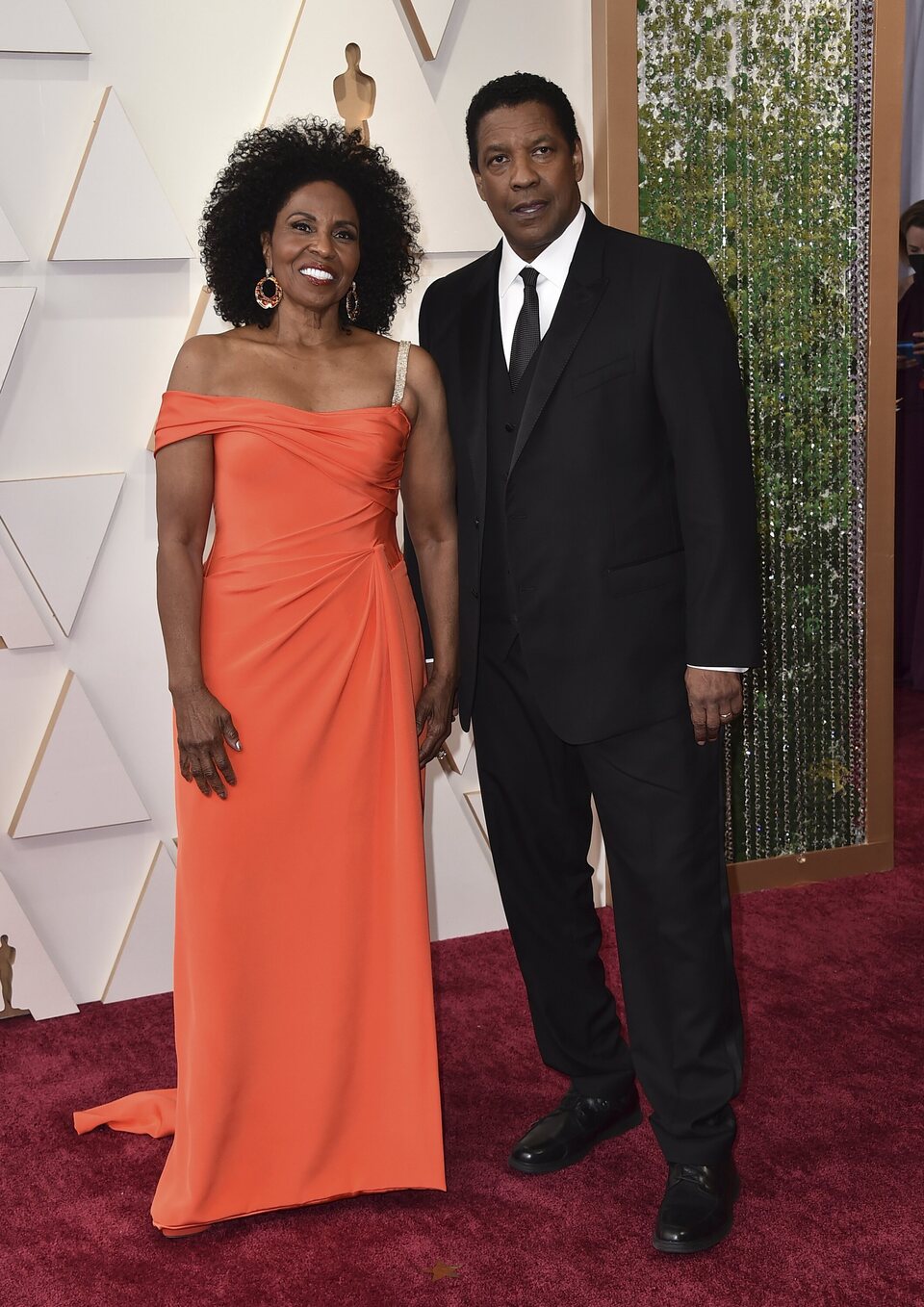 Denzel Washington y Pauletta Washington en la alfombra roja de los Oscar 2022