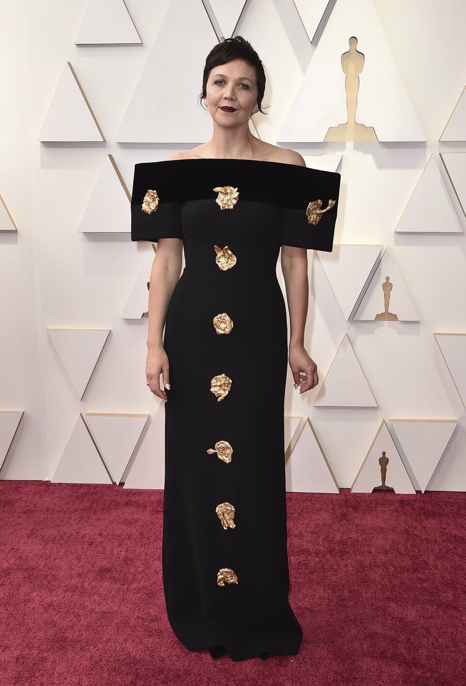 Maggie Gyllenhaal en la alfombra roja de los Oscar 2022