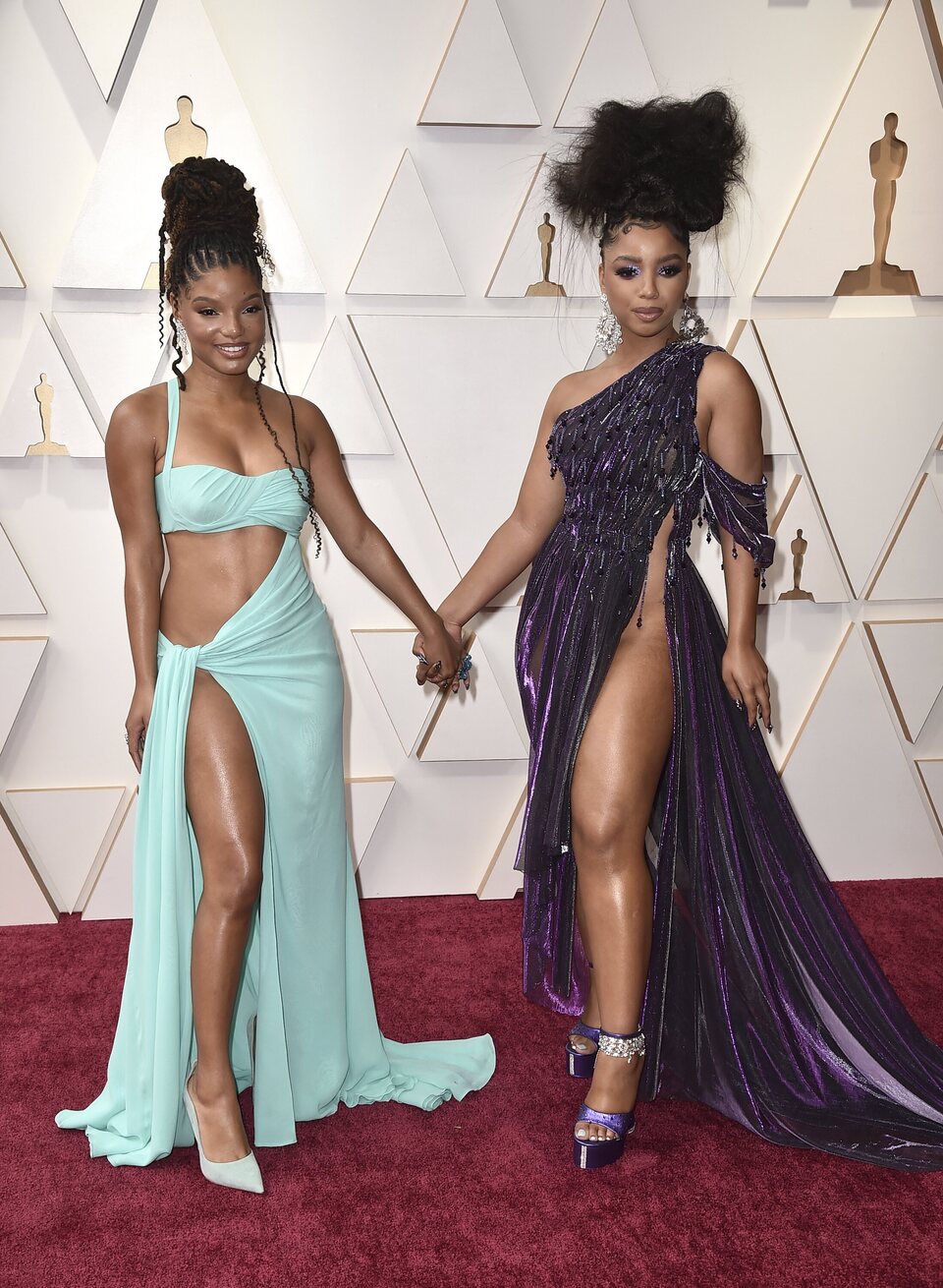 Halle Bailey y Chloe Bailey en la alfombra roja de los Oscar 2022