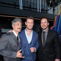 Taika Waititi, Chris Hemsworth y Chris Pratt en la premiere mundial de 'Thor: Love and Thunder'