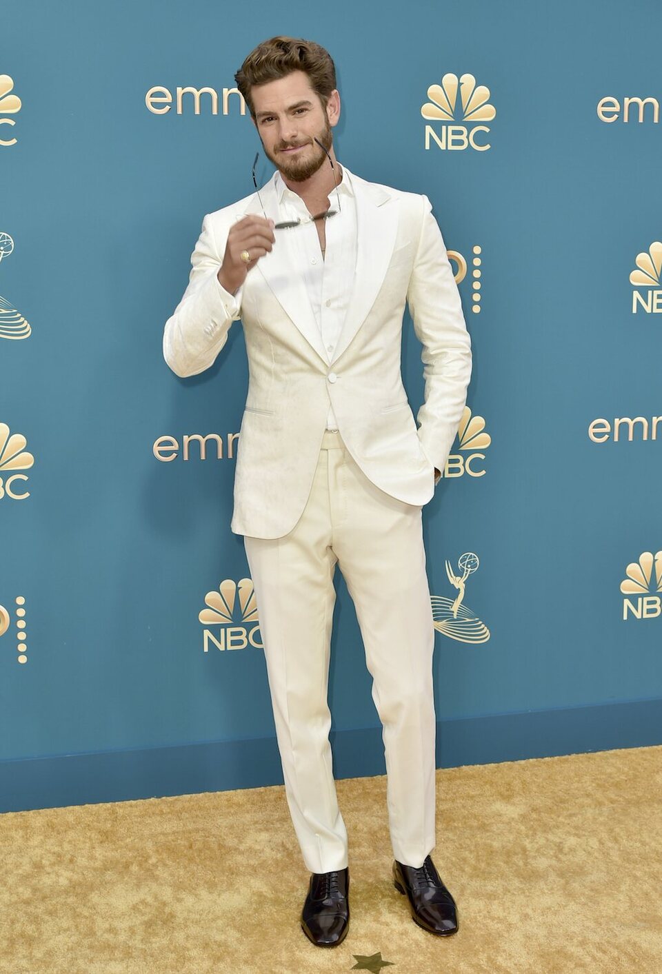 Andrew Garfield en la alfombra roja de los Emmy 2022