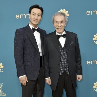 Oh Yeong-su y Lee Jung-jae en la alfombra roja de los Emmy 2022