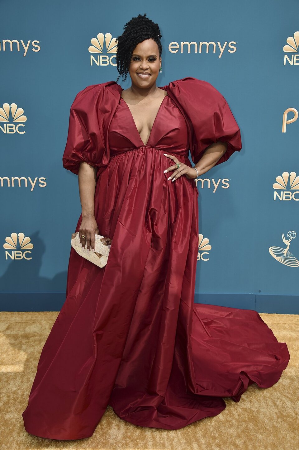 Natasha Rothwell en la alfombra roja de los Emmy 2022