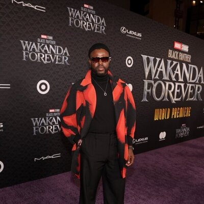 Winston Duke en la premiere de 'Black Panther: Wakanda Forever'