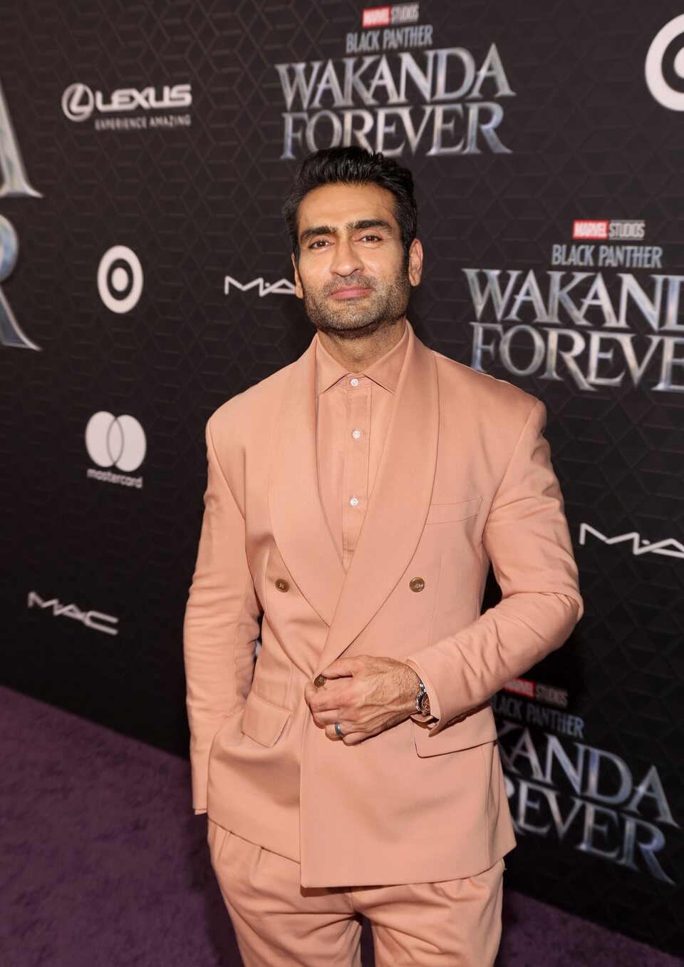 Kumail Nanjiani en la premiere de 'Black Panther: Wakanda Forever'