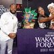 Ryan Coogler posa con fans en la premiere de 'Black Panther: Wakanda Forever'