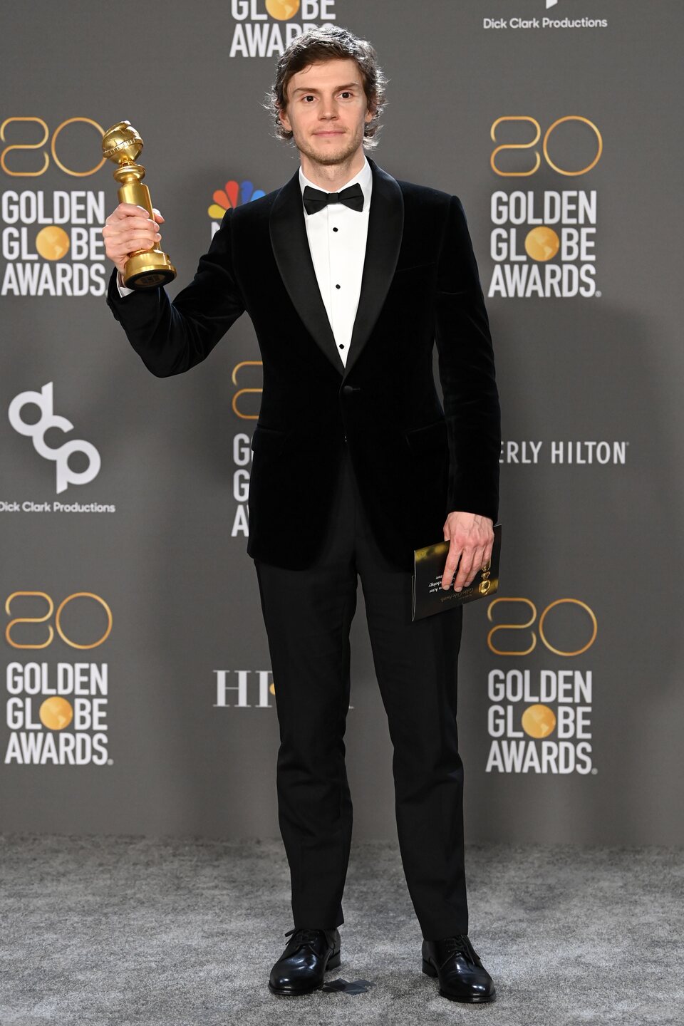 Evan Peters gana el Globo de Oro 2023 al mejor actor de una miniserie