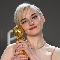 Julia Garner, ganadora del Globo de Oro 2023 a la mejor actriz de reparto