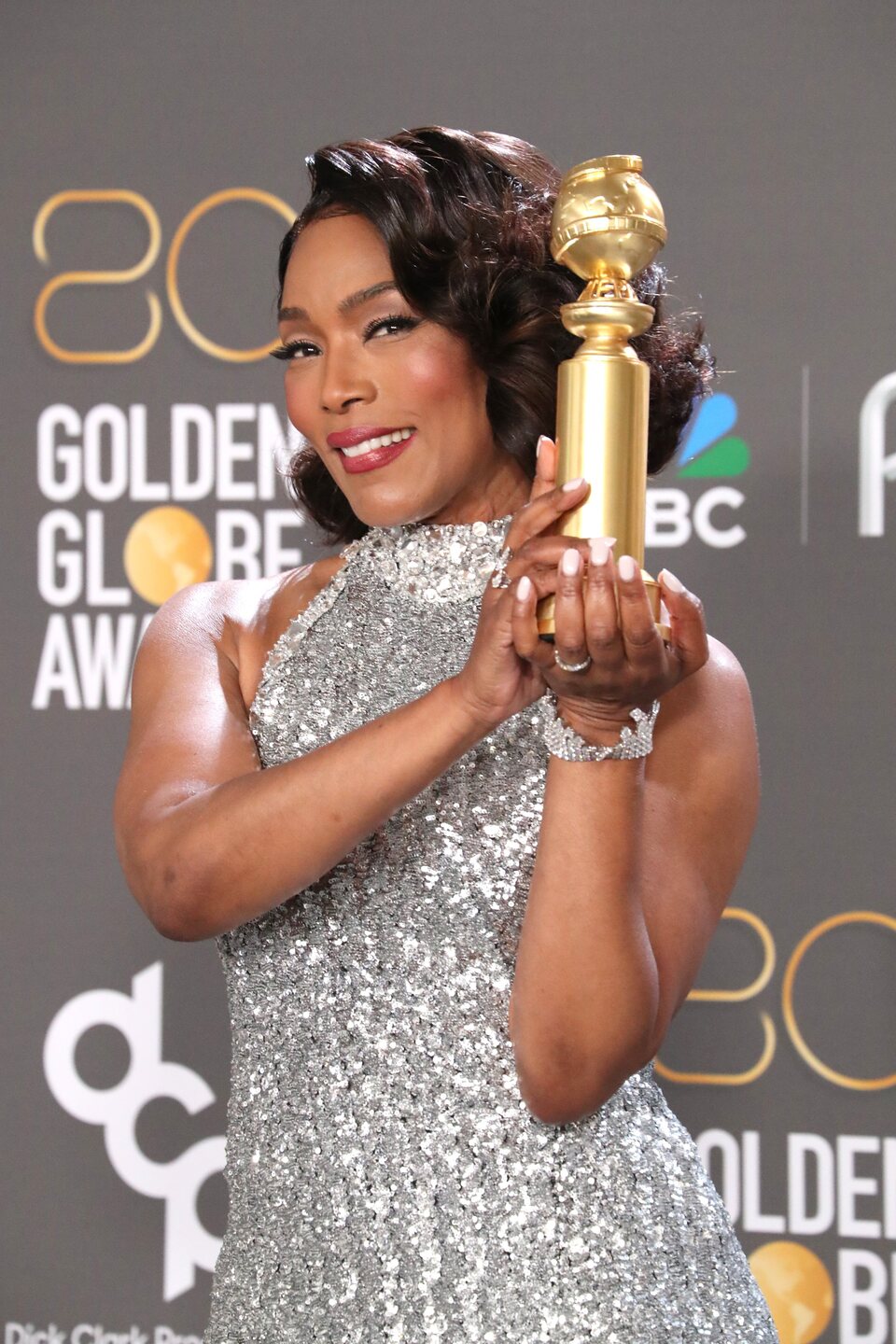 Angela Bassett, ganadora del Globo de Oro 2023 a la mejor actriz de reparto