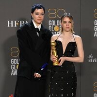 Emma D'Arcy y Milly Alcock con el Globo de Oro 2023 de 'La Casa del Dragón'