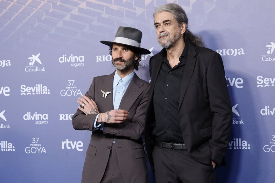 Leyva y Fernando León de Aranoa en la alfombra azul de los Goya 2023