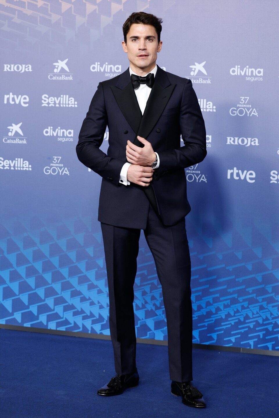 Álex González en la alfombra azul de los Goya 2023