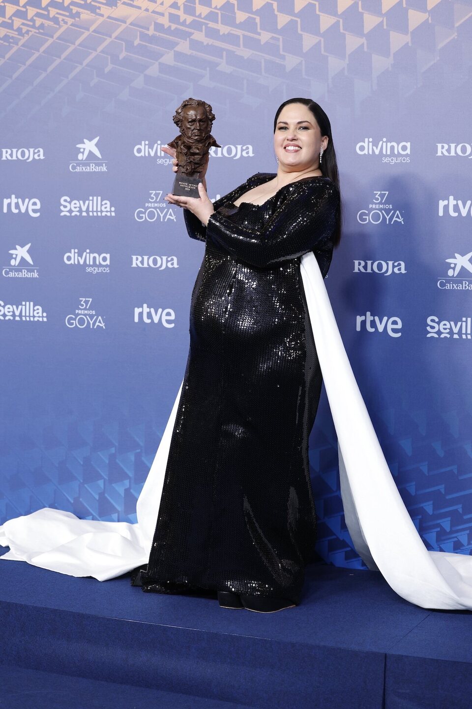 Laura Galán en la alfombra de ganadores de los Goya 2023