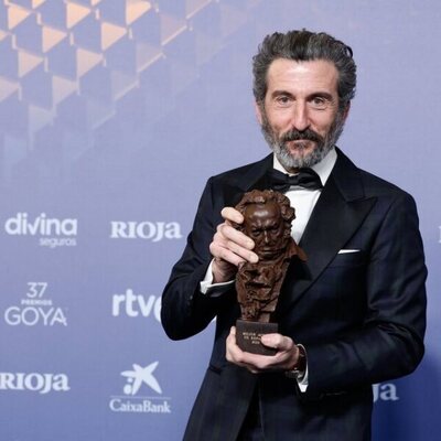 Luis Zahera en la alfombra de ganadores de los Goya 2023