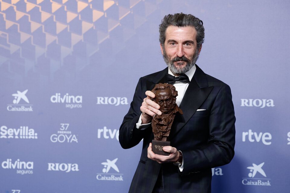 Luis Zahera en la alfombra de ganadores de los Goya 2023