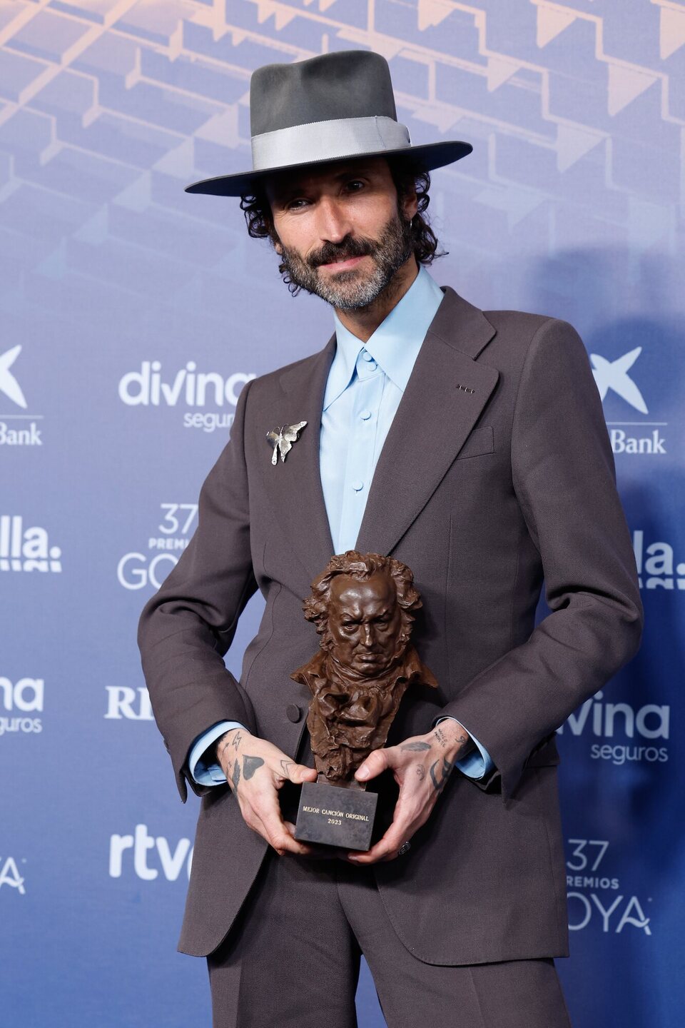 Leiva en la alfombra de ganadores de los Goya 2023