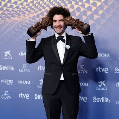 Iván Miñambres en la alfombra de ganadores de los Goya 2023