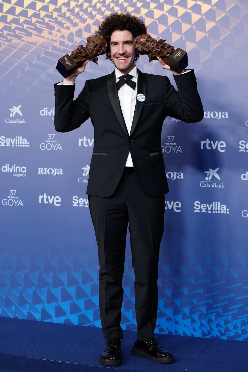 Iván Miñambres en la alfombra de ganadores de los Goya 2023