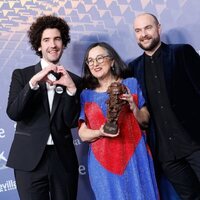 Iván Miñambres, Chelo Loureiro y Alberto Vázquez en la alfombra de ganadores de los Goya 2023