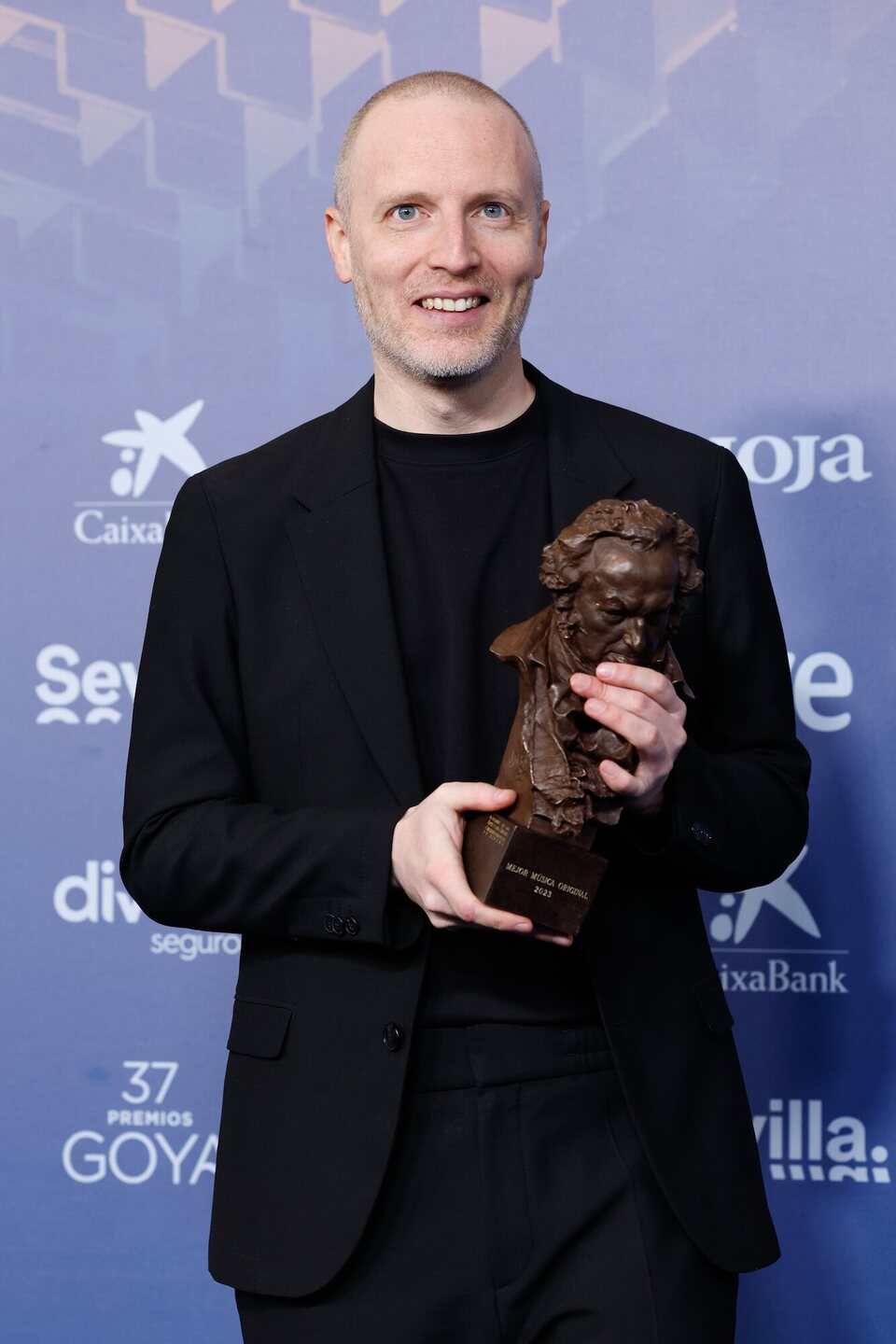 Olivier Arson en la alfombra de ganadores de los Goya 2023