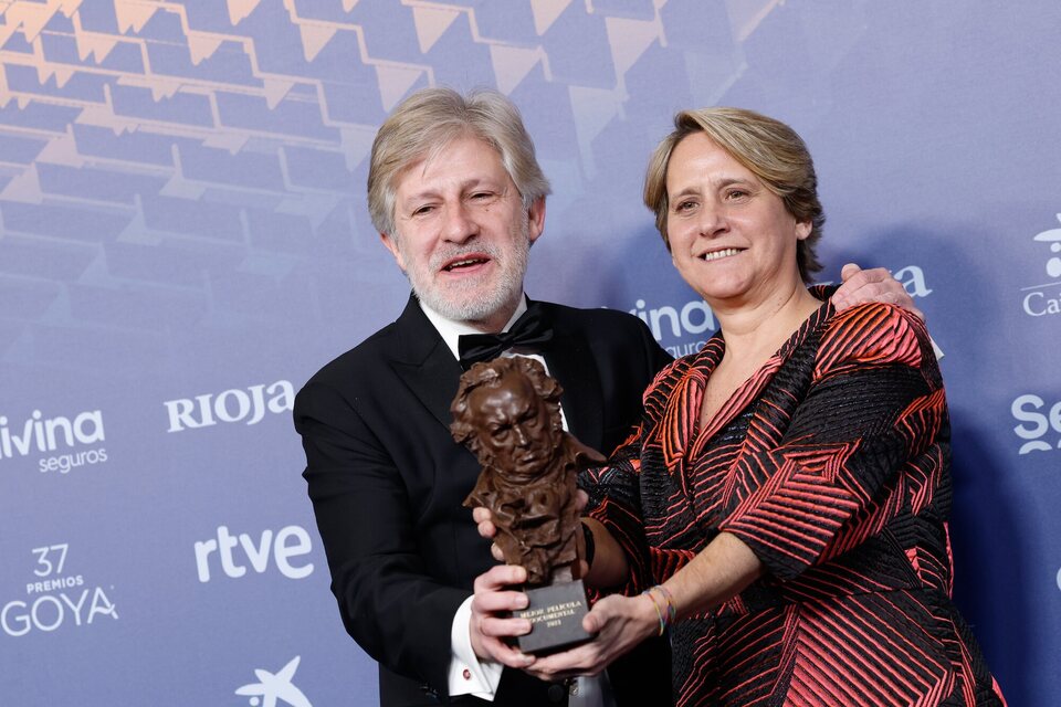 Gaizka Urresti y Paula Labordeta en la alfombra de ganadores de los Goya 2023