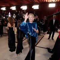 Cate Blanchett en la alfombra champagne de los Oscar 2023