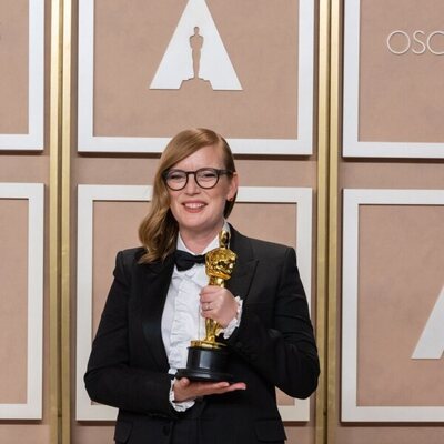 Sarah Polley con su Oscar por 'Ellas hablan'