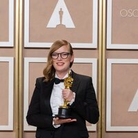 Sarah Polley con su Oscar por 'Ellas hablan'