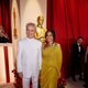 David Byrne y Mala Gaonkar en la alfombra champagne de los Oscar 2023