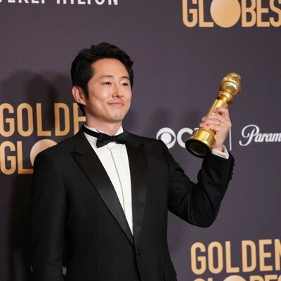 Steven Yeun gana el Globo de Oro 2024