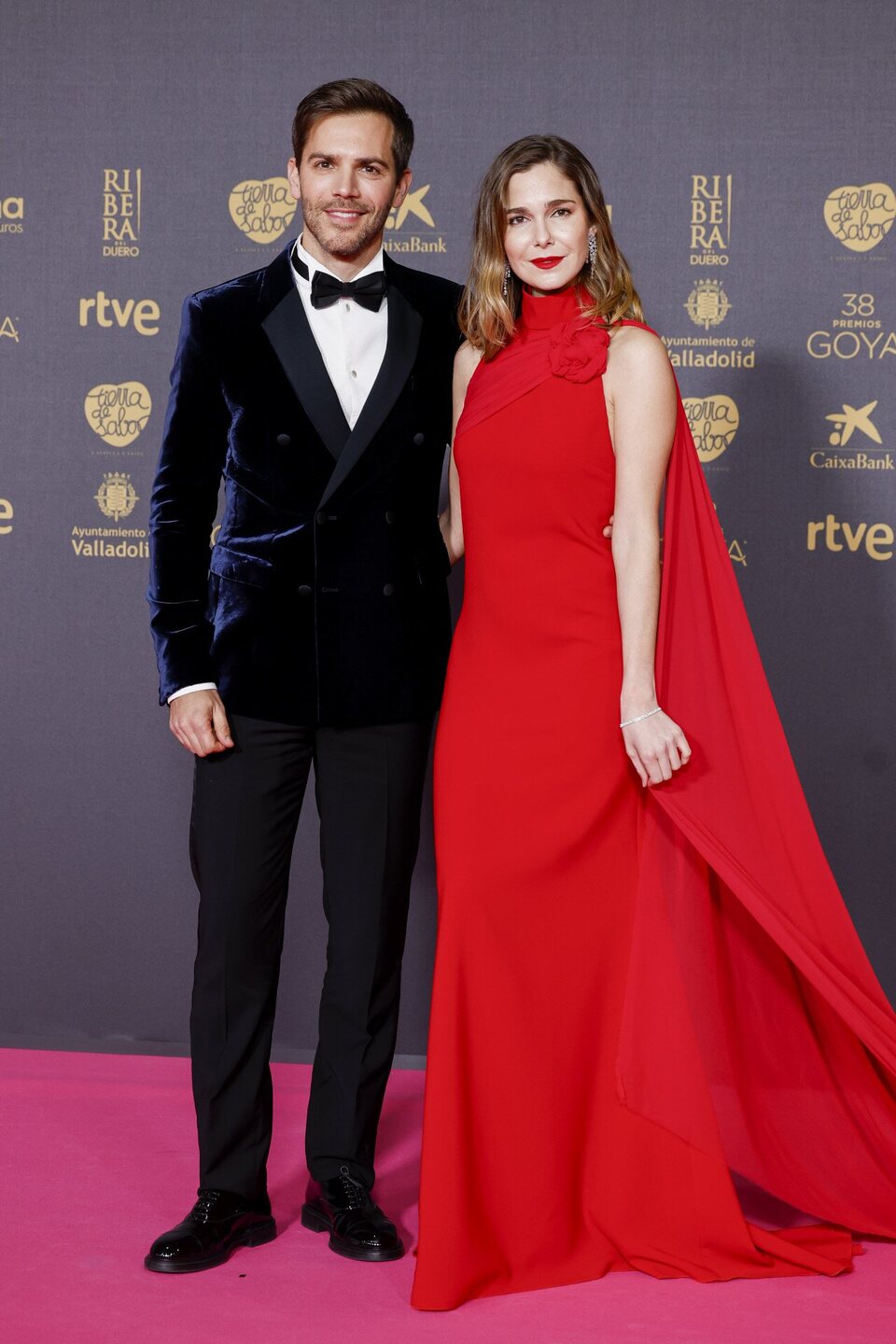 Natalia Sanchez y Marc Clotet llegan a la alfombra roja de los Goya 2024