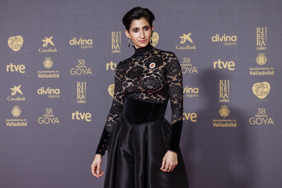 Alba Flores llega a la alfombra roja de los Goya 2024