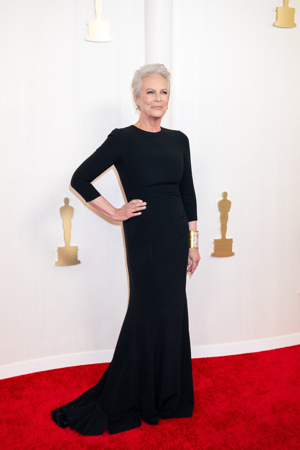 Jamie Lee Curtis en la alfombra de los Oscar 2024