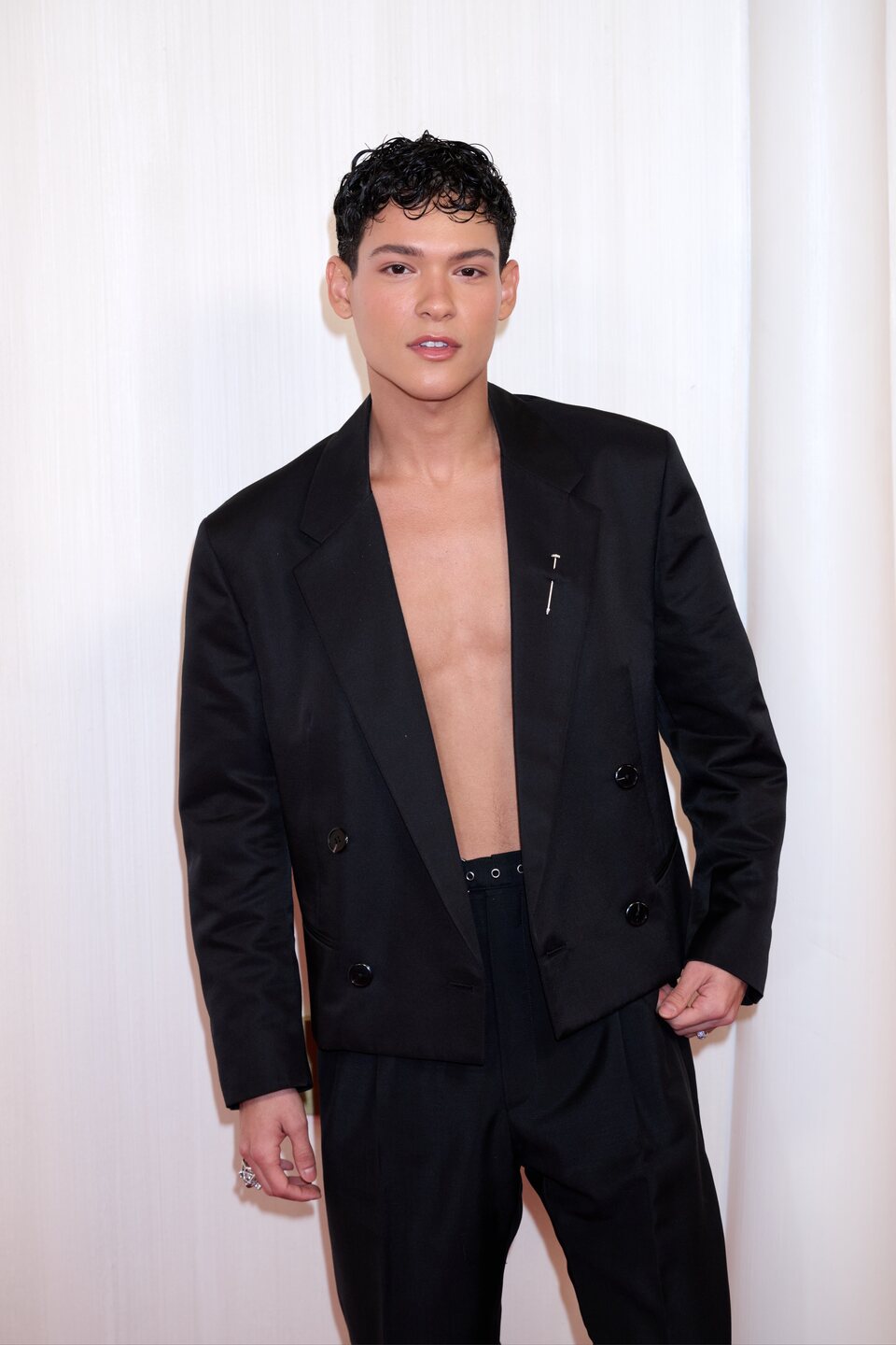 Omar Rudberg en la alfombra roja de los Oscar 2024