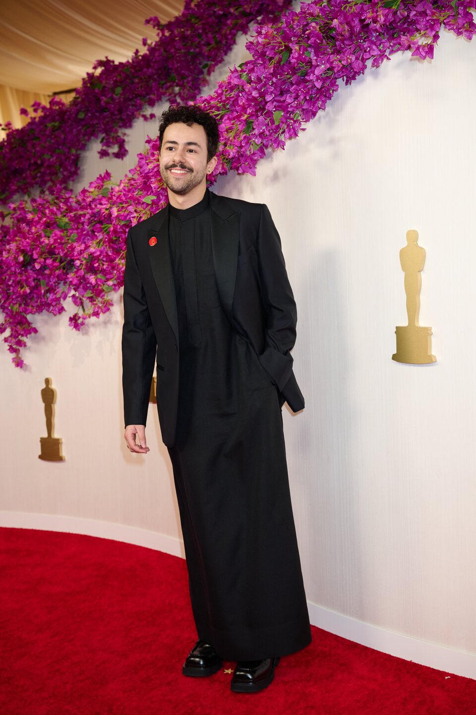 Ramy Youssef en la alfombra roja de los Oscar 2024