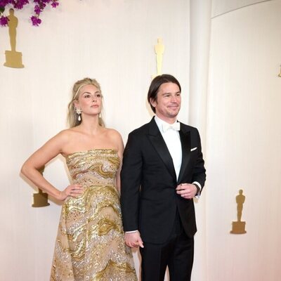 Tamsin Egerton y Josh Hartnett en la alfombra roja de los Oscar 2024