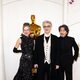 Wim Wenders, Donata Wenders y K?ji Yakusho en la alfombra roja de los Oscar 2024