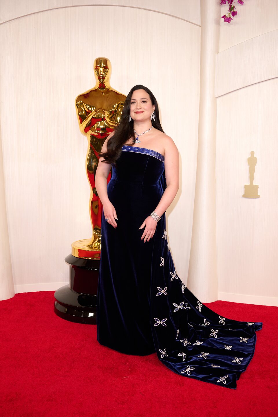 Lily Gladstone en la alfombra roja de los Oscar 2024