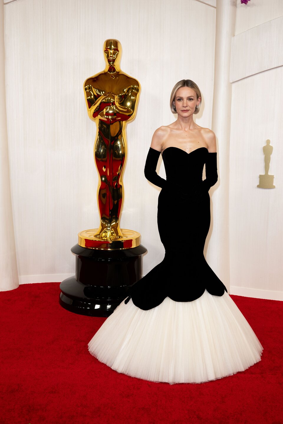 Carey Mulligan en la alfombra roja de los Oscar 2024