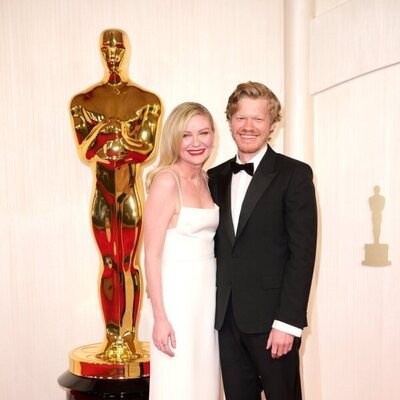 Kirsten Dunst y Jesse Plemons en la alfombra roja de los Oscar 2024