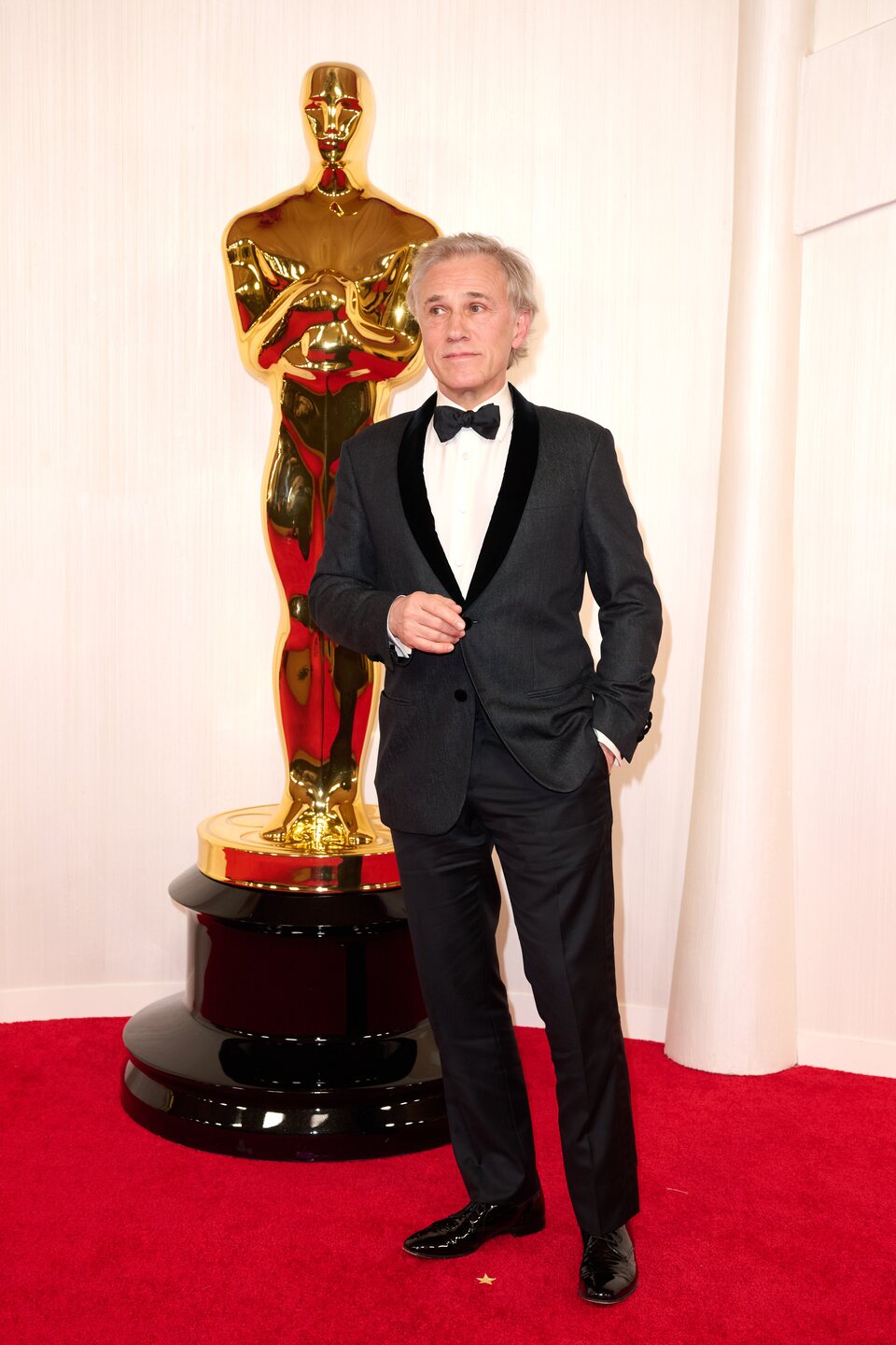 Christoph Waltz en la alfombra roja de los Oscar 2024