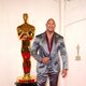 Dwayne Johnson en la alfombra roja de los oscar 2024