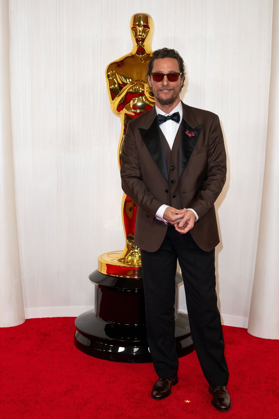 Matthew McConaughey en la alfombra roja de los Oscar 2024