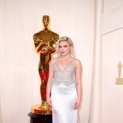 Florence Pugh en la alfombra roja de los Oscar 2024