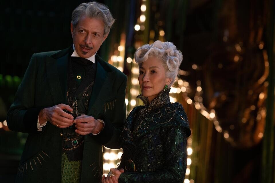  Jeff Goldblum y  Michelle Yeoh en 'Wicked'