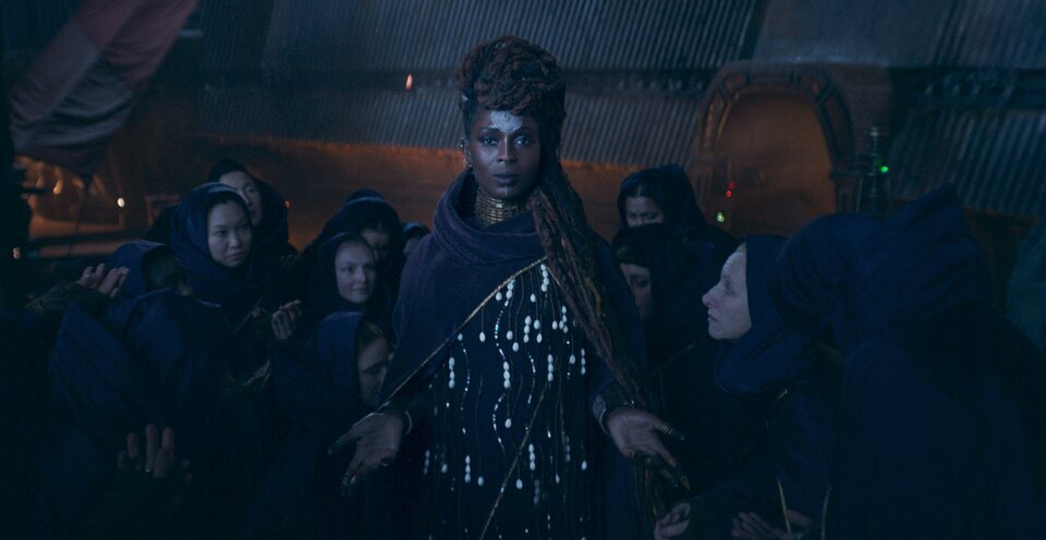 Jodie Turner-Smith como Madre Aniseya